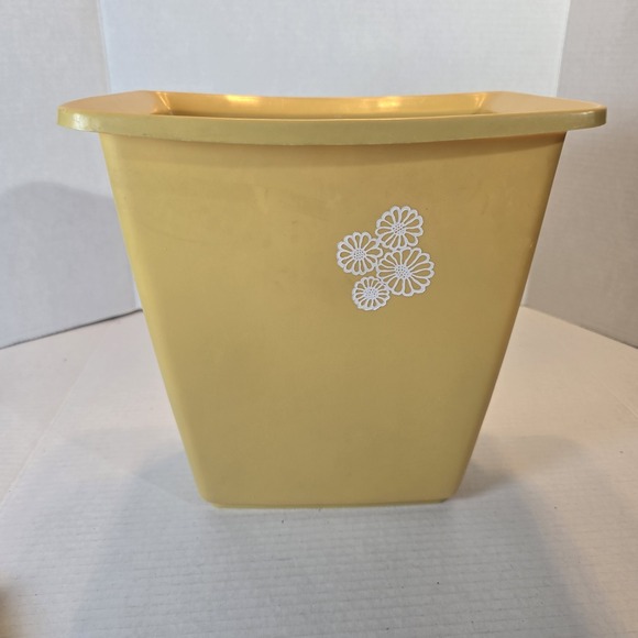 70s Vtg Rubbermaid Bathroom Waste Trash Can Harvest Gold Daisies 2952 10" Tall - Picture 1 of 6
